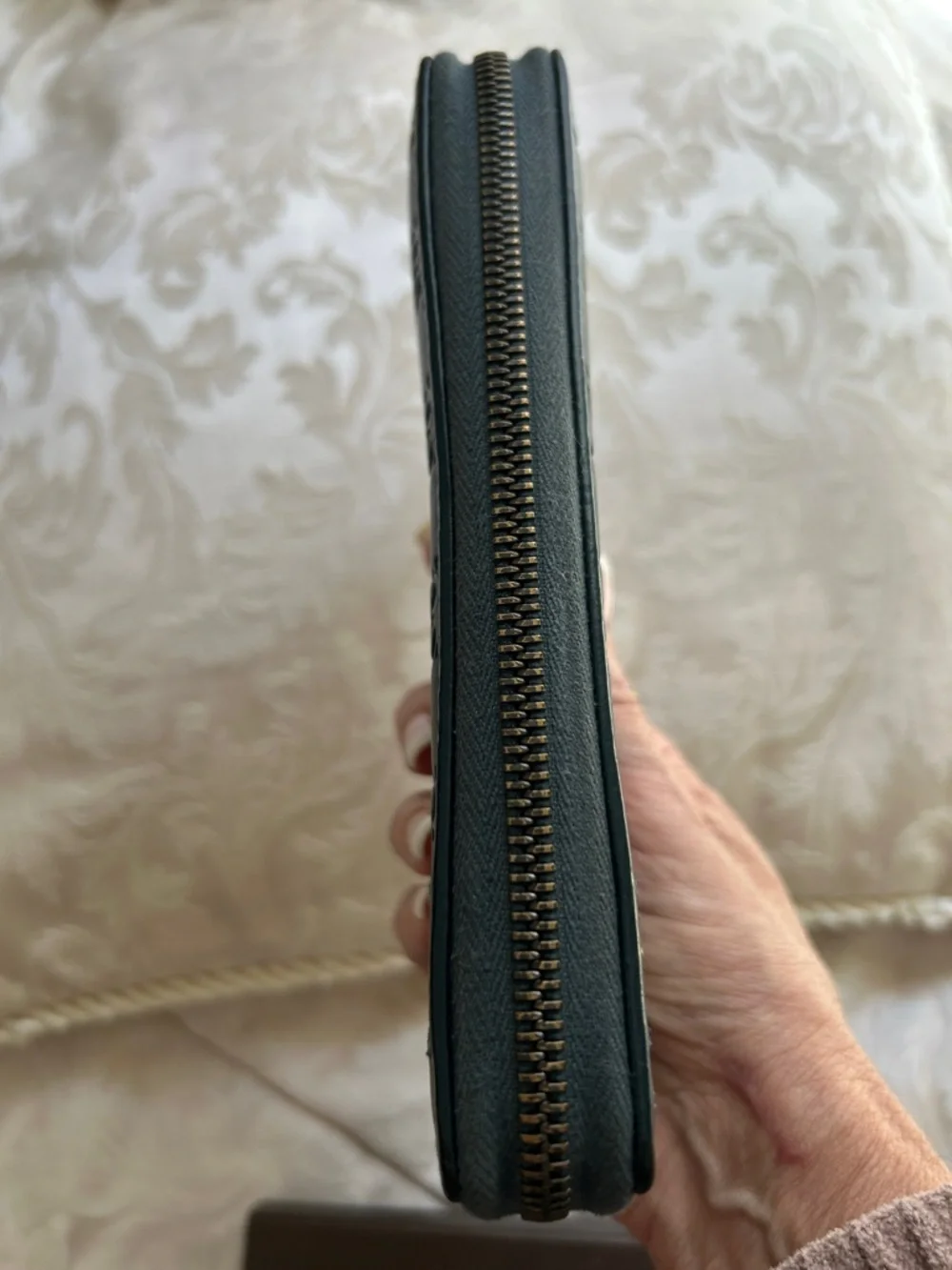 7025 Authentic Gucci Guccissima Navy Embossed Leather Wallet w/ Yellow Accent - Picture 5 of 8